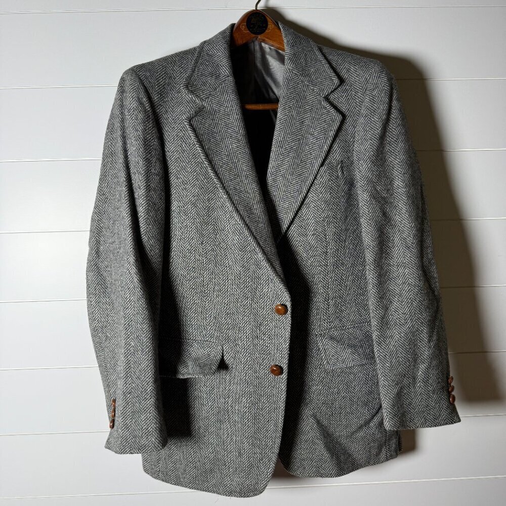 John Weitz by Palm Beach Man in Wool Gray Herringbone